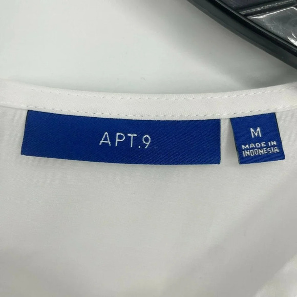 Apt. 9 Blouse Women's M White Round Neck Bell Long Sleeves High Low Hem Keyhole - Picture 5 of 8